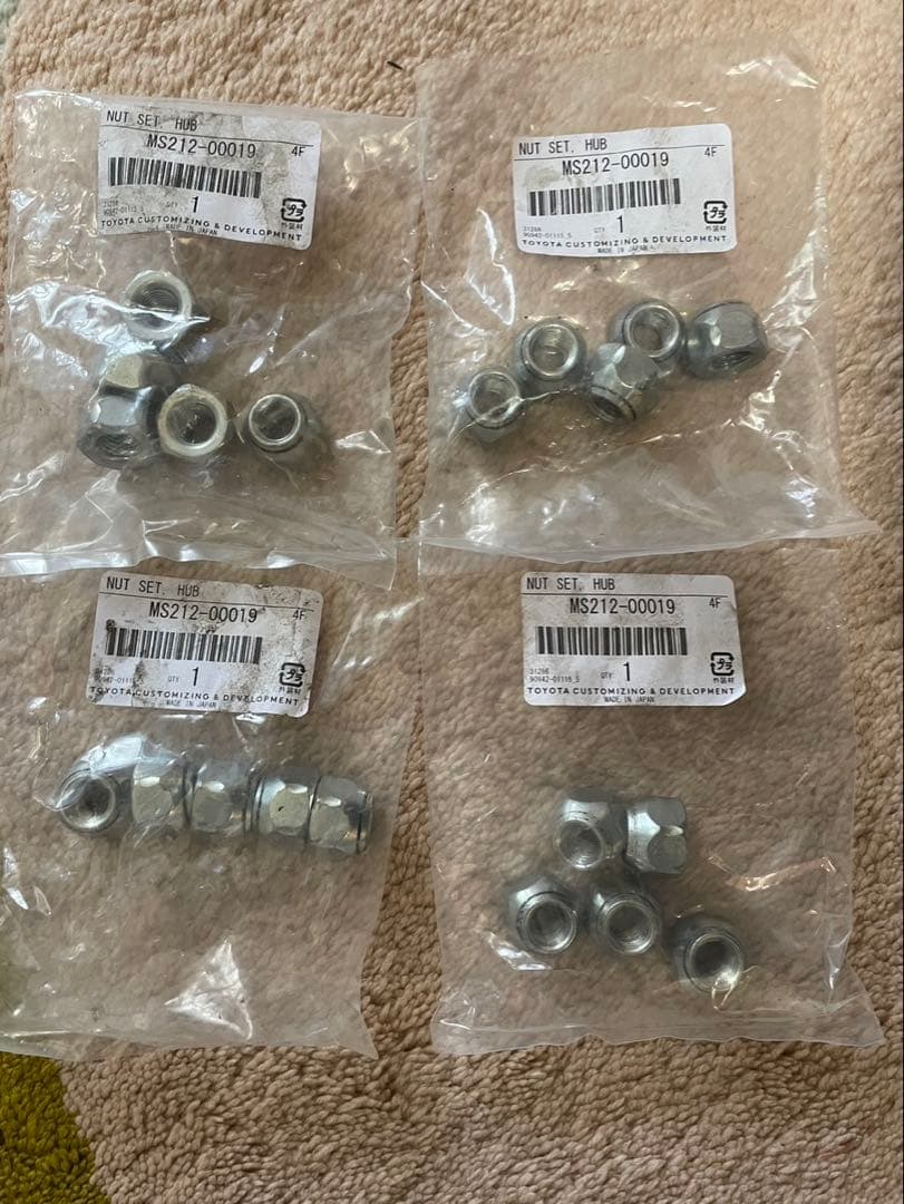 新型シエンタＺ　純正スチールホイール４本　キャップ・ナット付