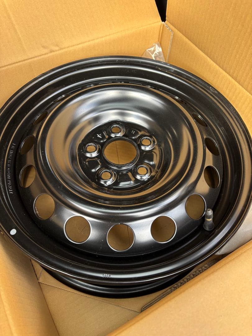 新型シエンタＺ　純正スチールホイール４本　キャップ・ナット付
