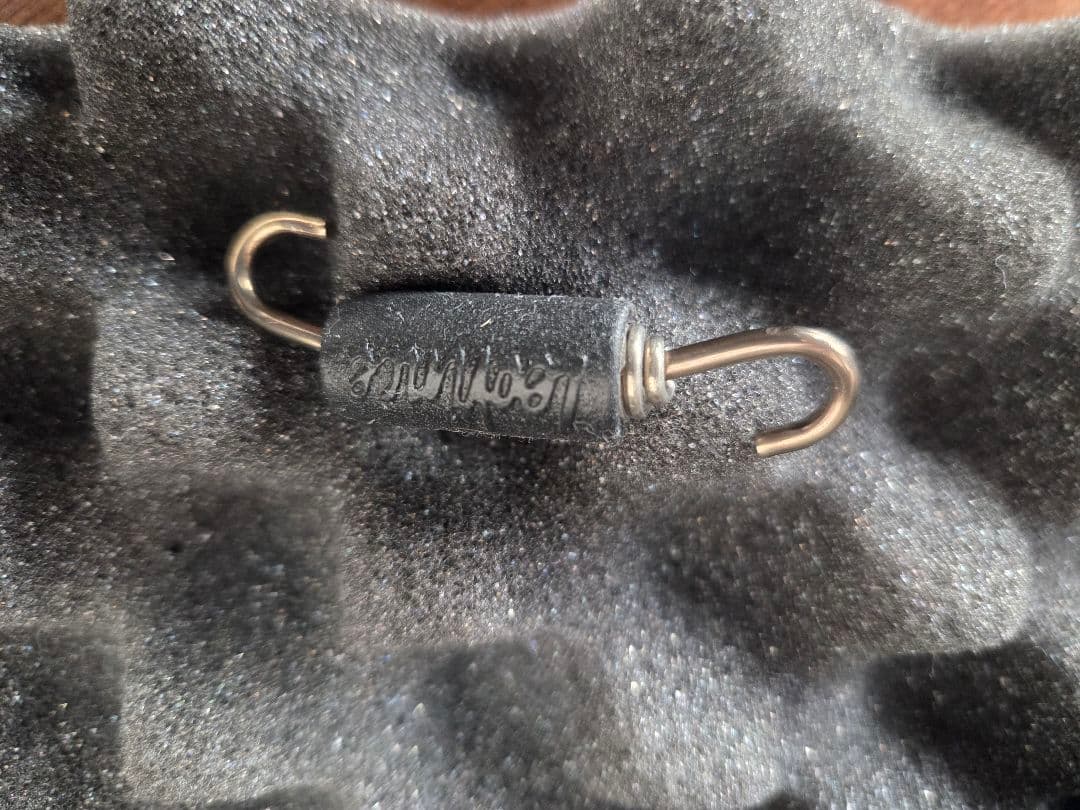 レオヴィンチ カーボンファイバー スリップオンマフラー 　マル