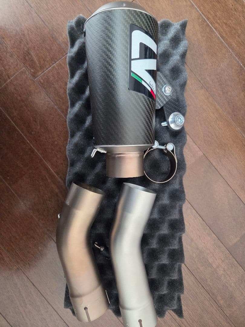 レオヴィンチ カーボンファイバー スリップオンマフラー 　マル