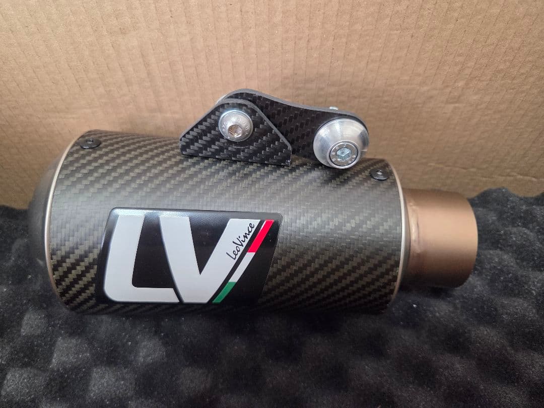 レオヴィンチ カーボンファイバー スリップオンマフラー 　マル