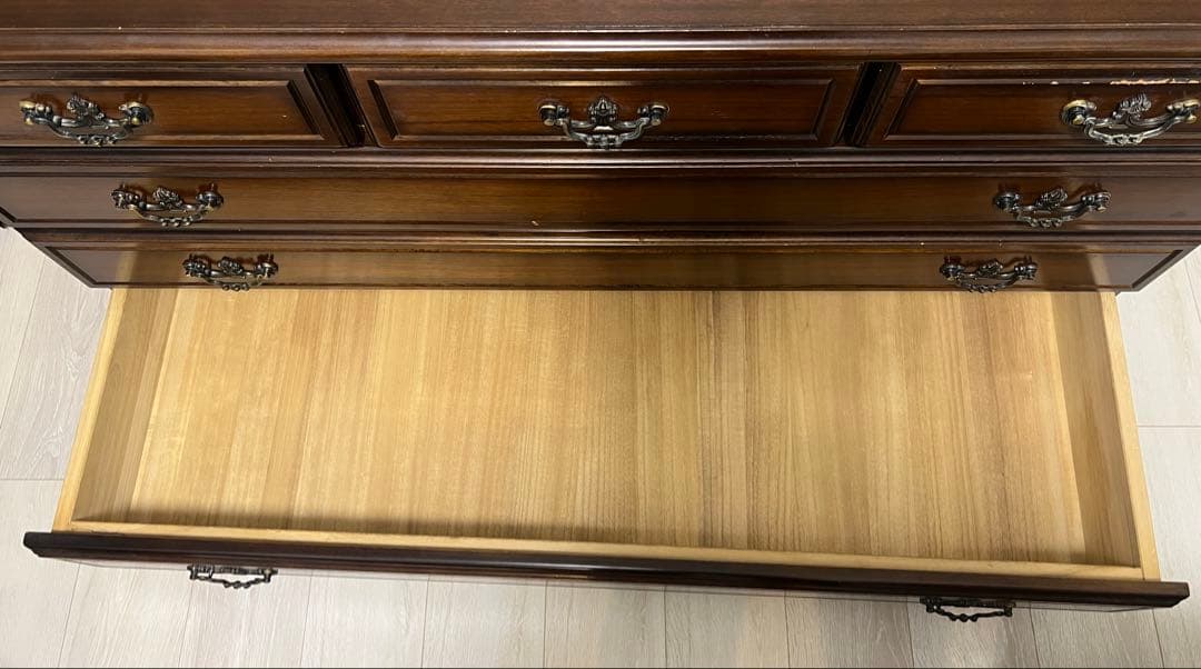 カリモク　コロニアルチェスト