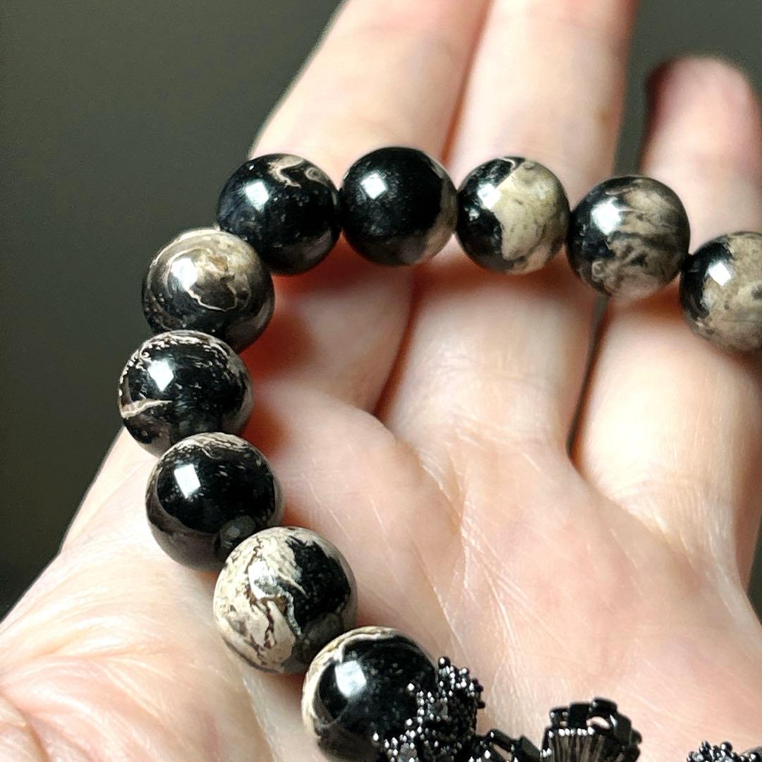 ブラックのクロスとパームルートアゲート