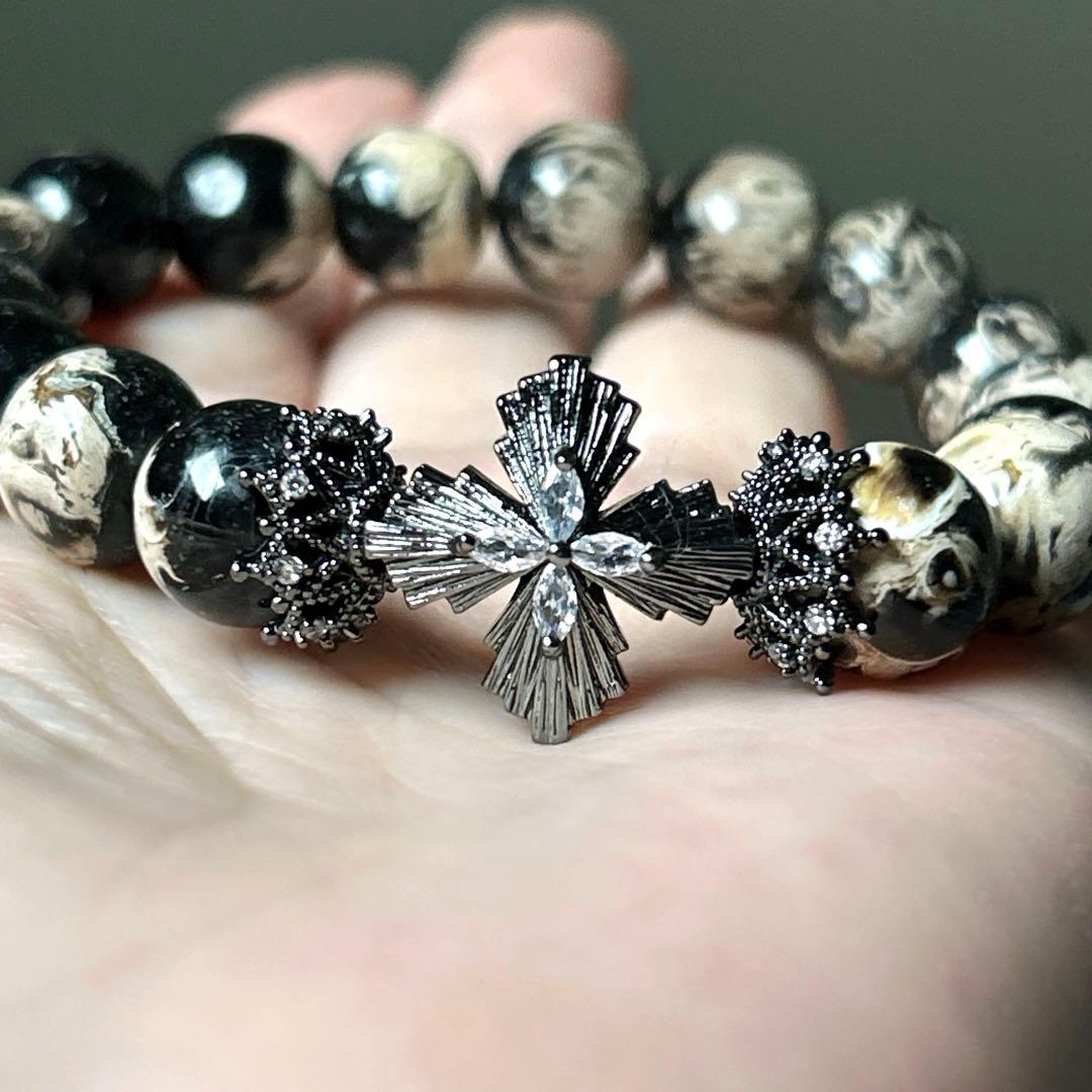 ブラックのクロスとパームルートアゲート