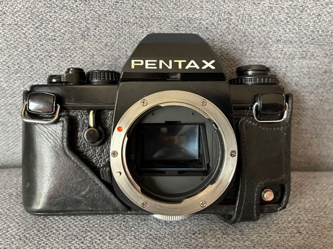 PENTAX LX. 一眼レフカメラ ブラック レンズ3本とフラッシュ付き。