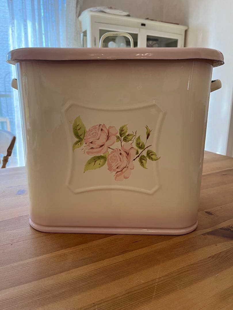 イマン☆ダイアナローズボックス缶