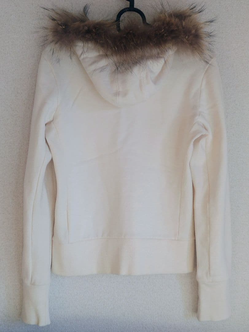 バーバリーブルーレーベル　ジップアップ　パーカー　フードファー付