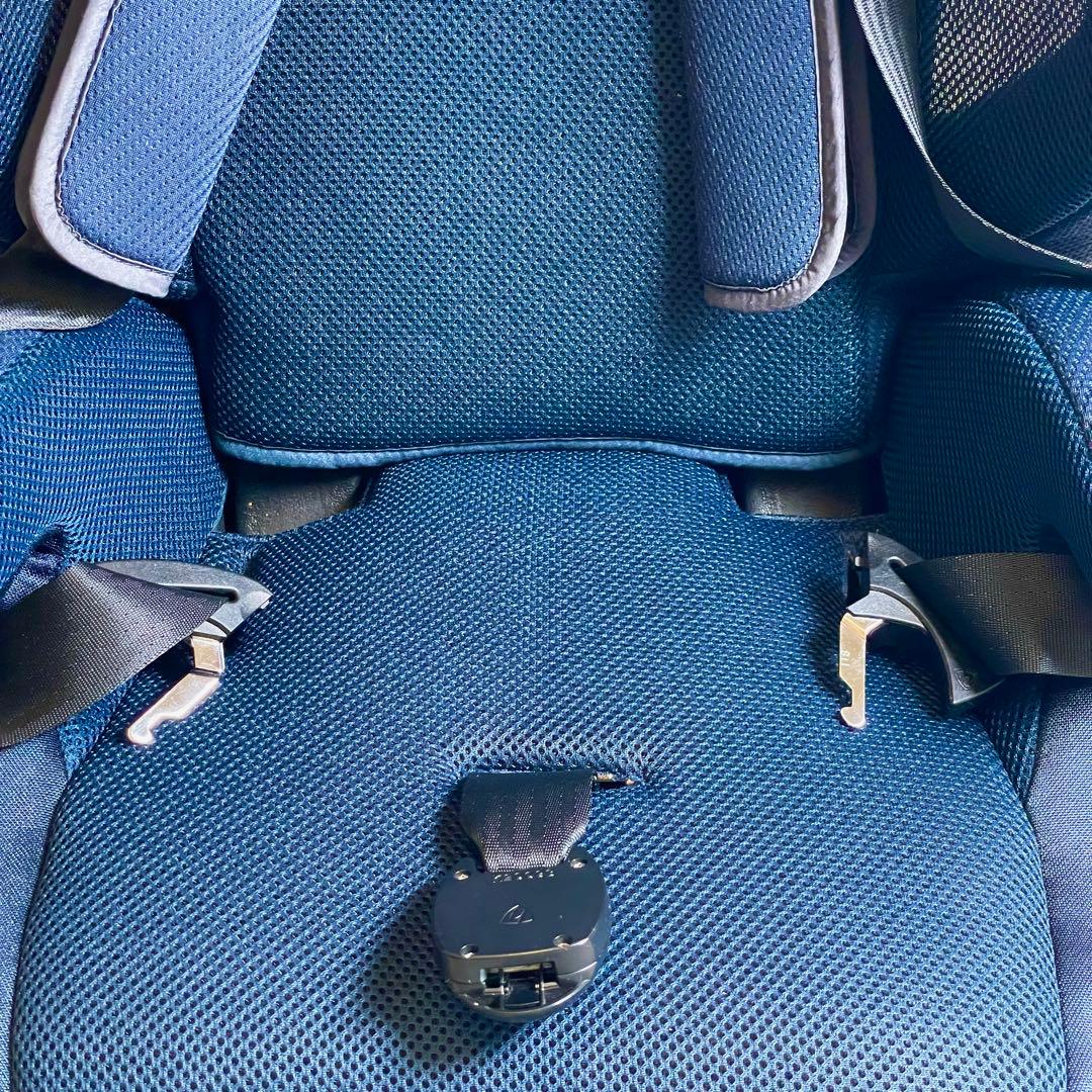 アップリカ エアグルーヴAD ネイビー チャイルドシート　ジュニアシート　air