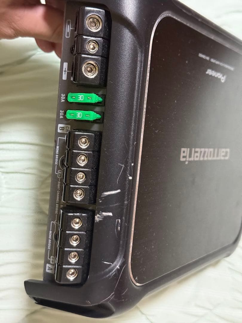 Pioneer carrozzeria 4chアンプ GM-D8400