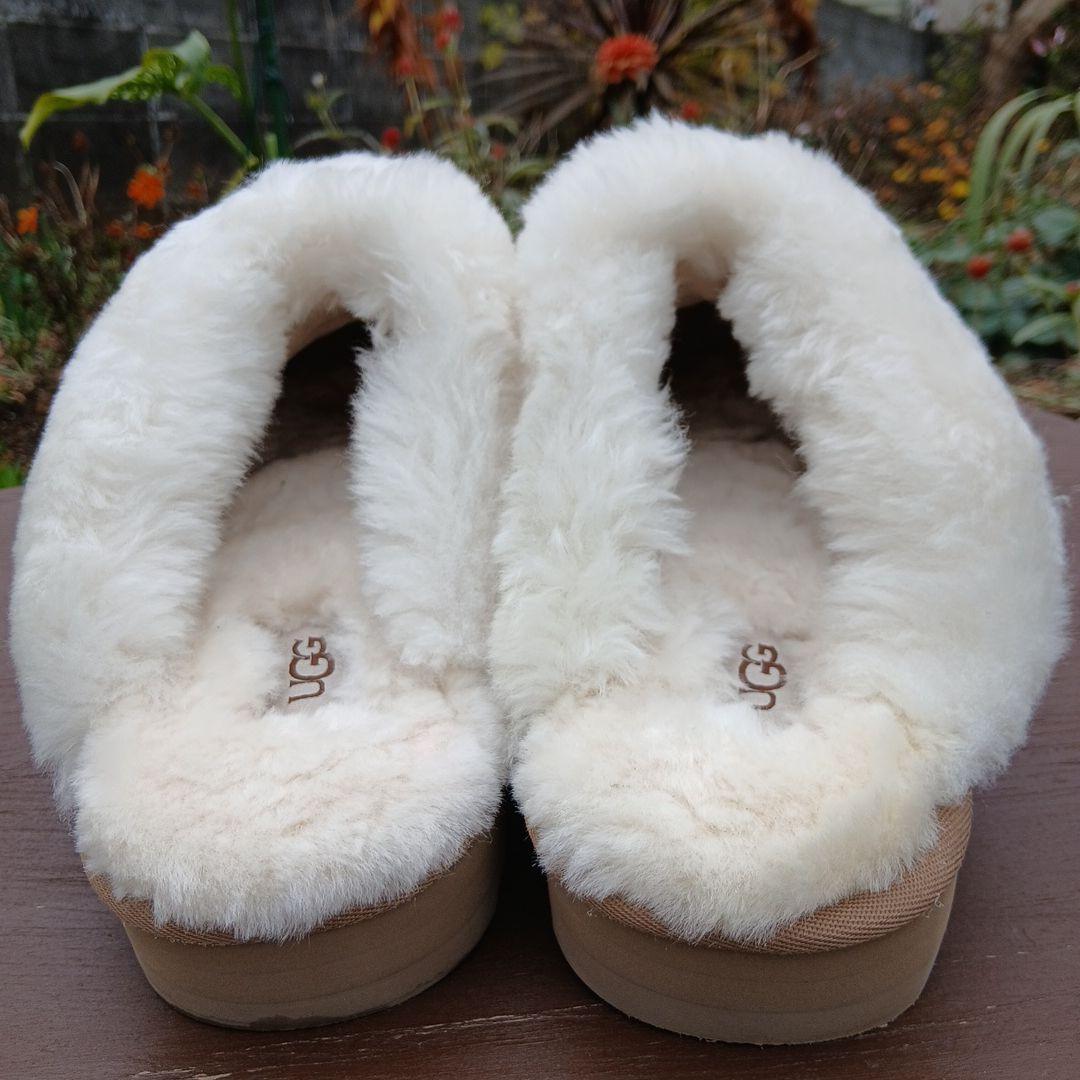 UGG ベージュ ムートンファー　スリッパ　サンダル　スリッポン