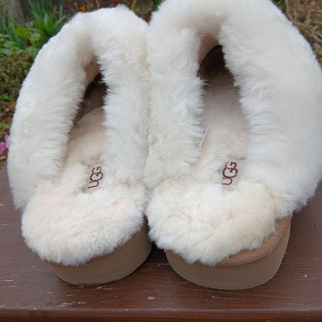 UGG ベージュ ムートンファー　スリッパ　サンダル　スリッポン