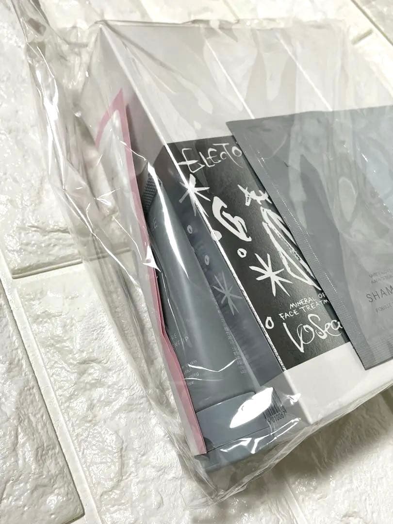 新品未使用未開封エレクトーレミネラルオーレフェイストリートメントギフトセット