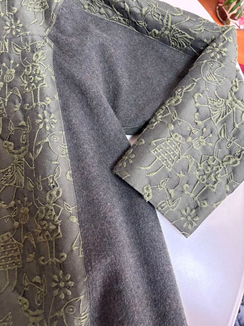 オリーブグリーン刺繍ロングコート