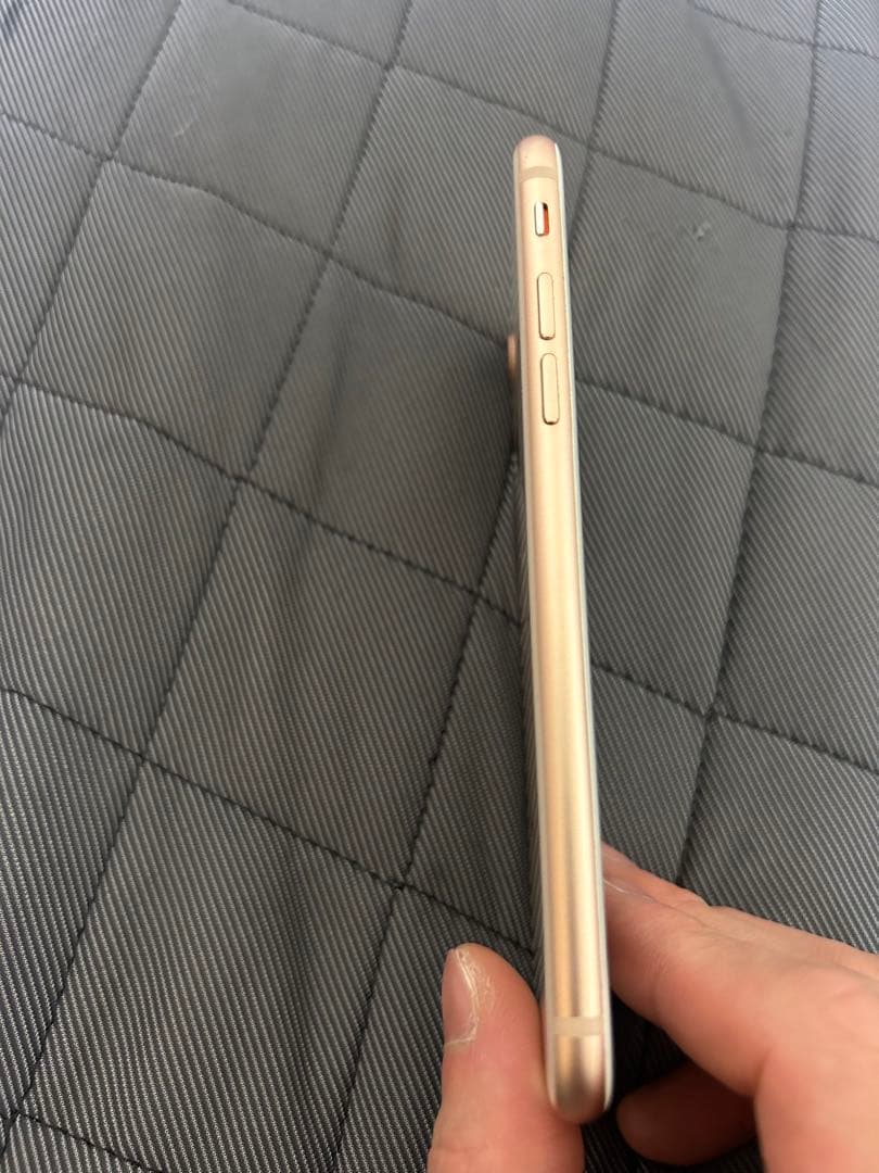 【ほぼ傷なし】Apple iPhone 8 ゴールド 本体