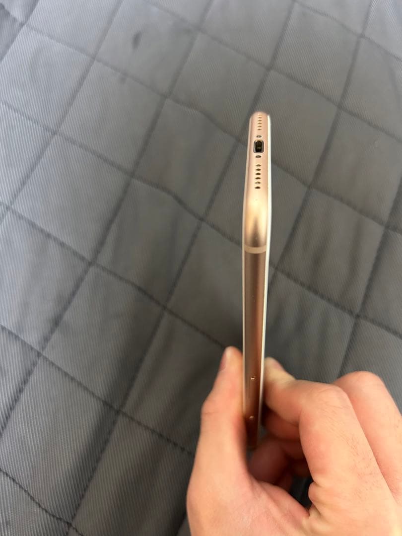 【ほぼ傷なし】Apple iPhone 8 ゴールド 本体