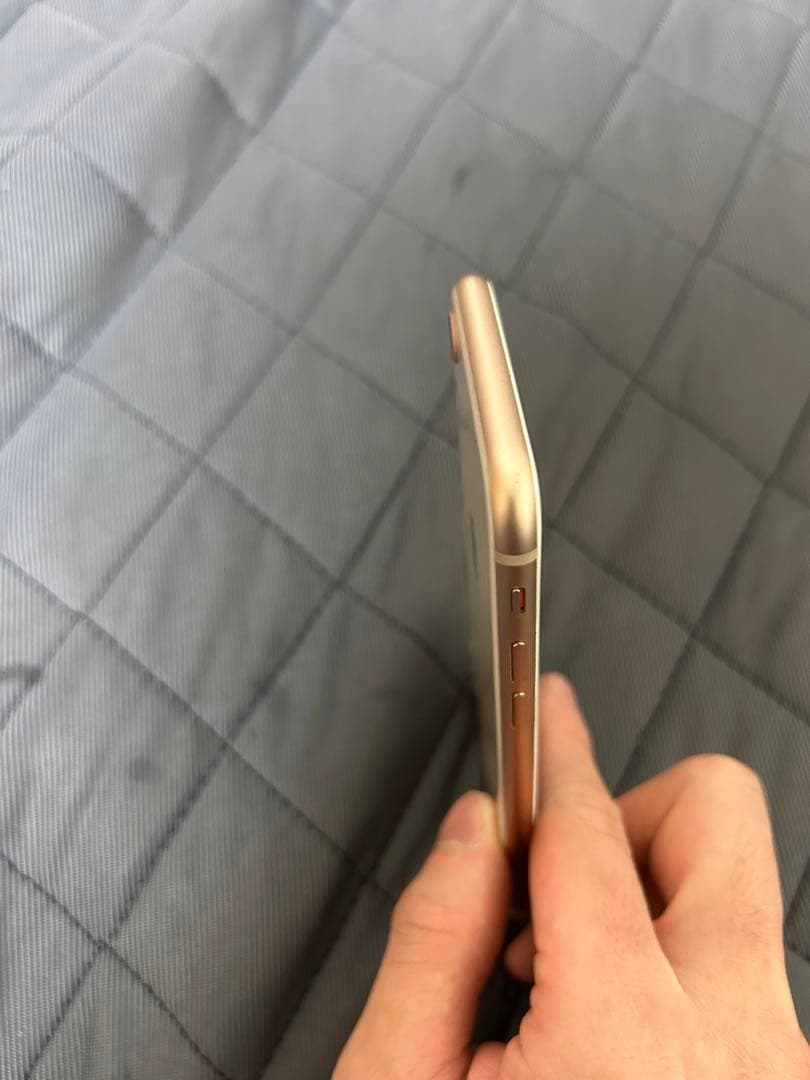 【ほぼ傷なし】Apple iPhone 8 ゴールド 本体