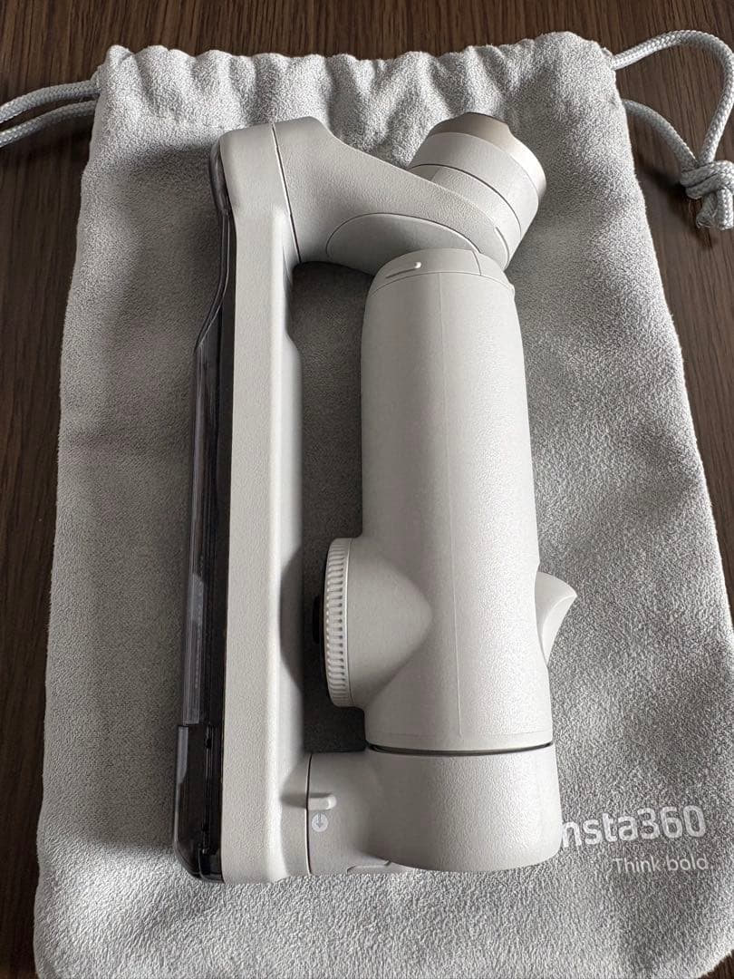 インスタ360 Flow 　AI搭載スマートフォン用ジンバル