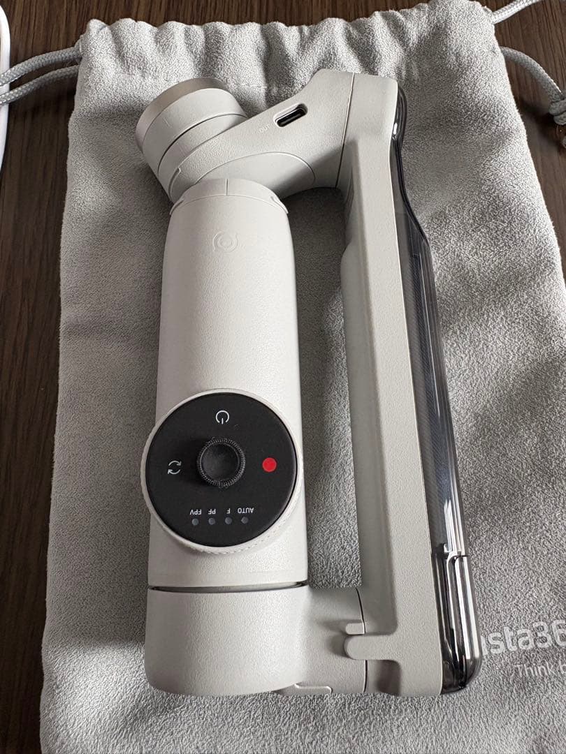 インスタ360 Flow 　AI搭載スマートフォン用ジンバル