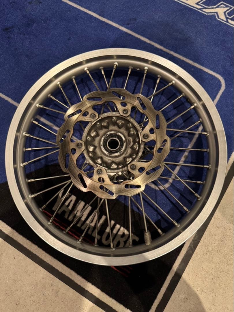 WR250R 純正リアホイール　18インチ