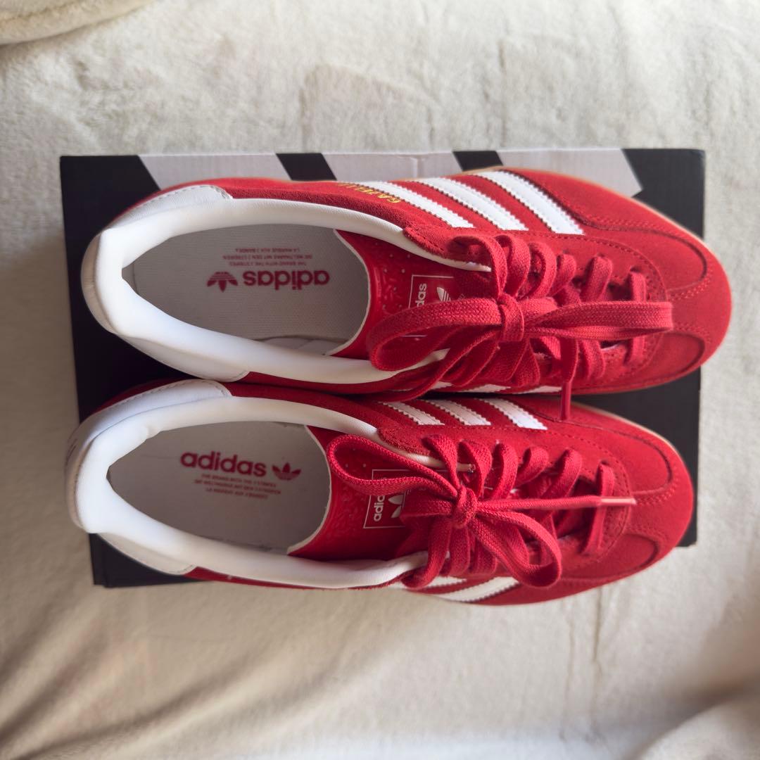 adidas Gazelle レッド/ホワイト スニーカー