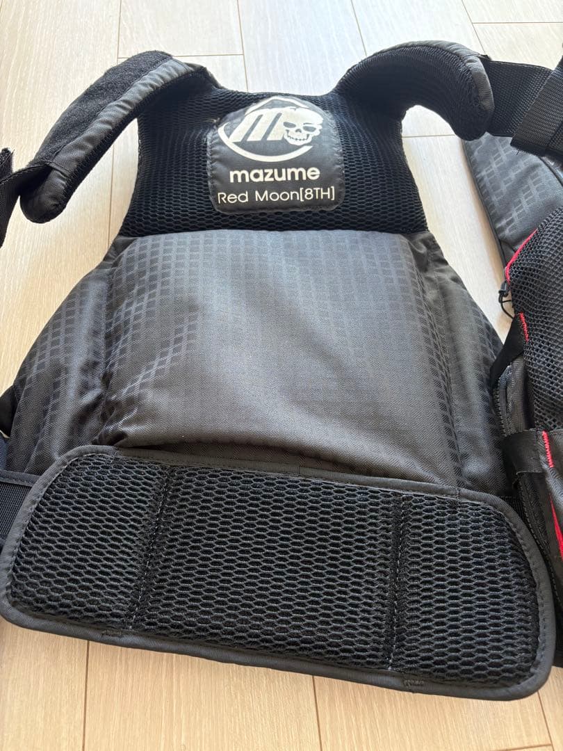 mazume フィッシングベスト ブラック/レッド