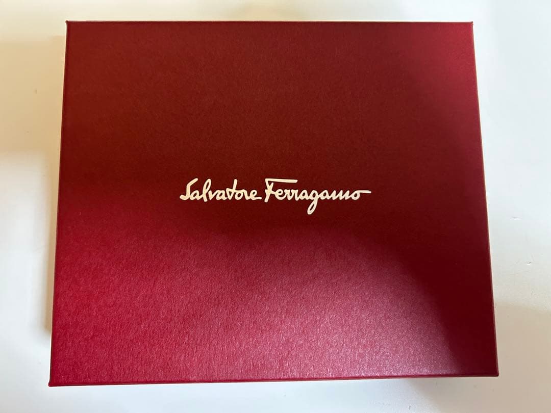 新品フェラガモFerragamo 二つ折り財布 メンズ