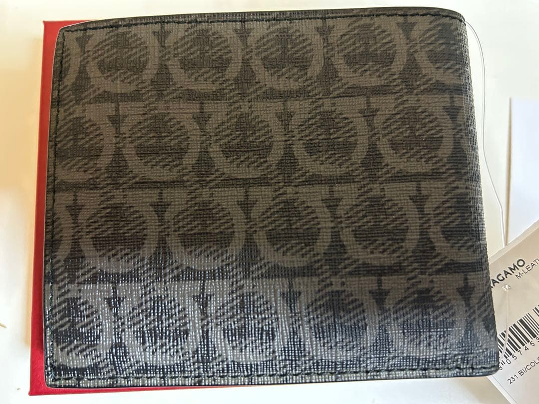 新品フェラガモFerragamo 二つ折り財布 メンズ