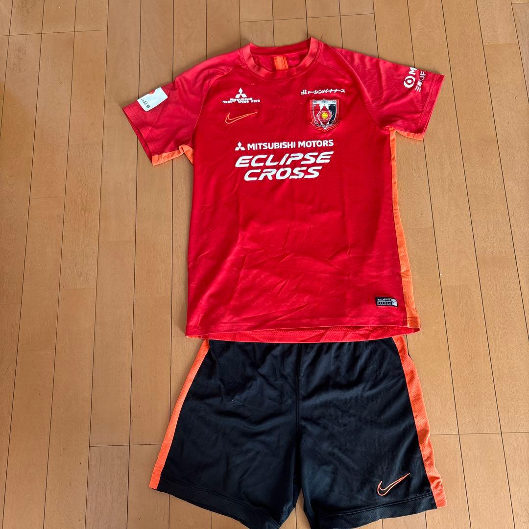 浦和レッズ　練習着　上下セット