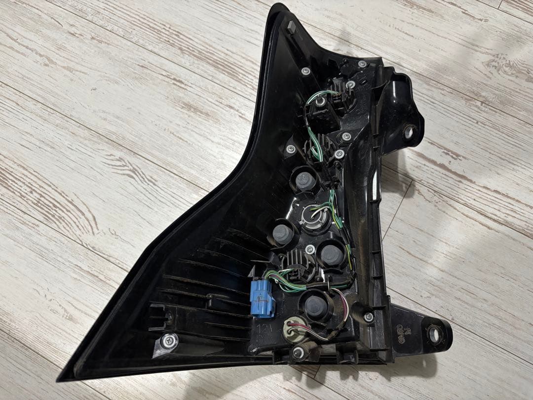 トヨタ　ランクル150プラド　後期純正テール　左右