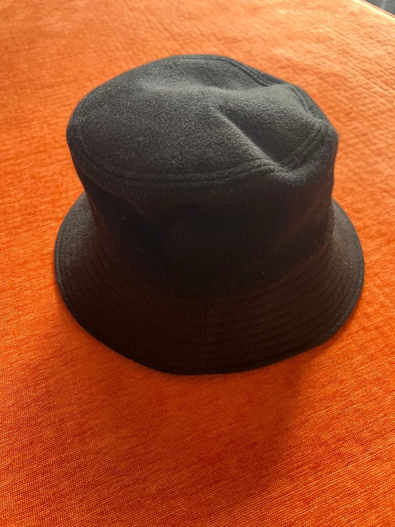 バケットハット 黒 ロゴ刺繍付き　 アニューゴルフ