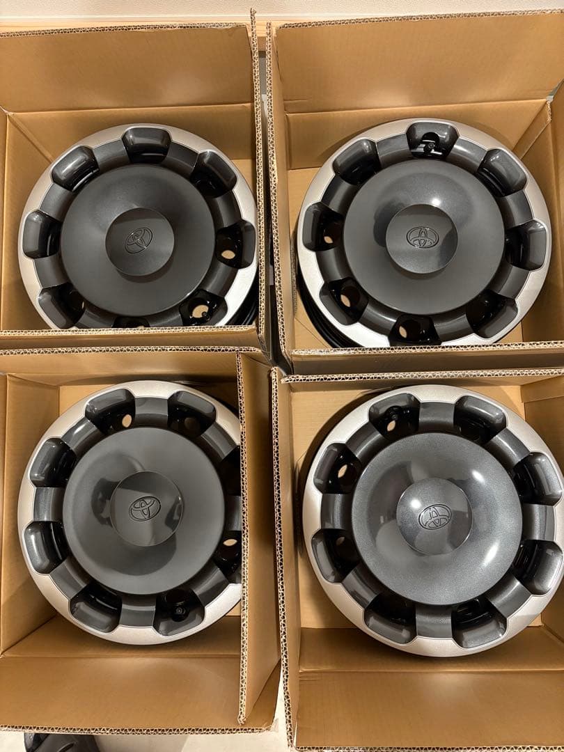 現行シエンタ　純正ホイール　ホイールキャップセット