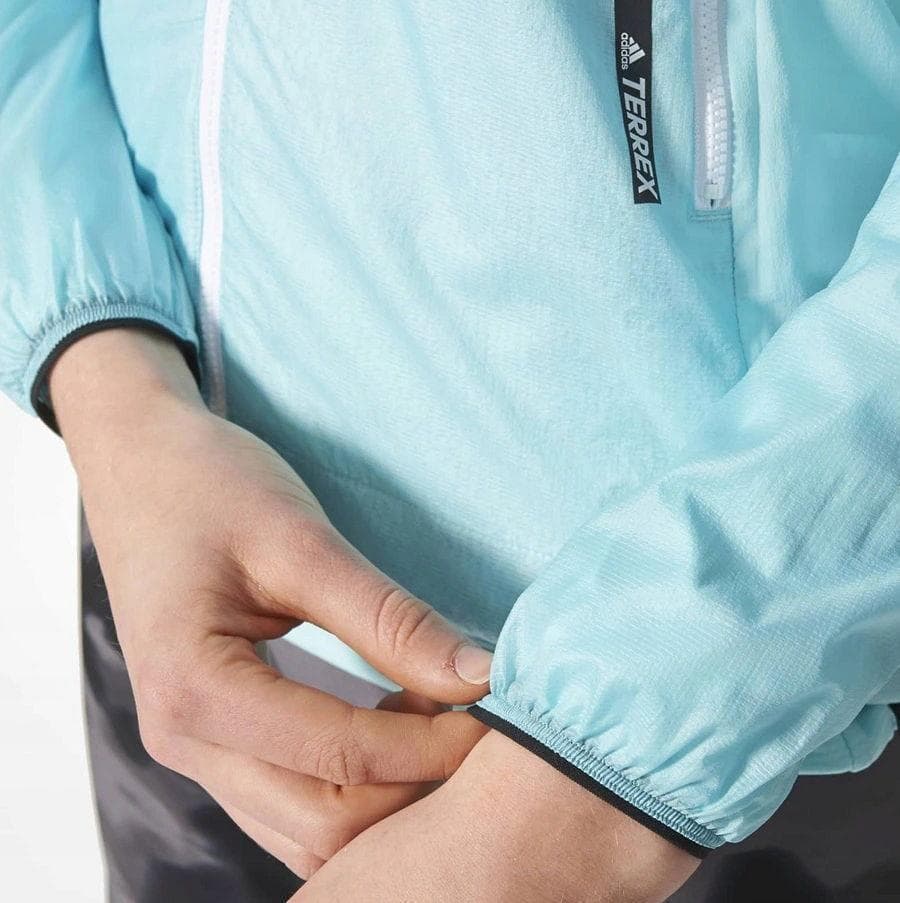 【新品】アディダス 18700円 軽い伸縮性 TERREX 軽量ウィンド ウエア