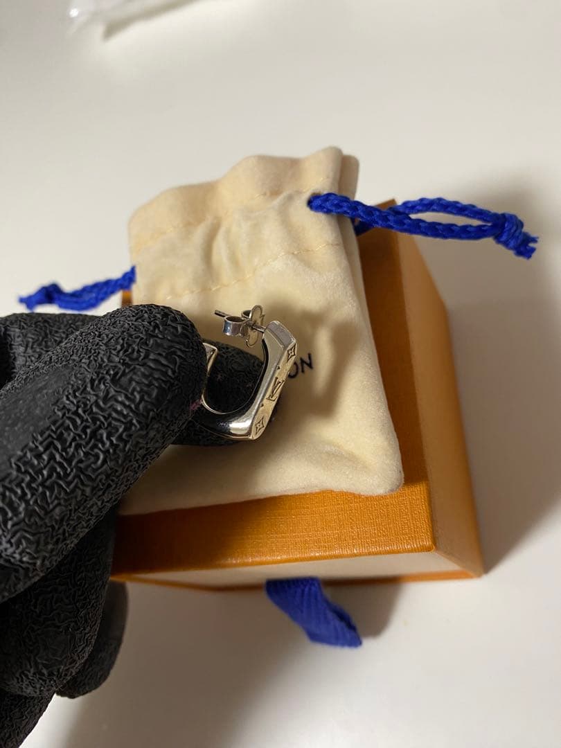 【美品】ルイヴィトン ピアス 片耳 スクエア モノグラム シルバー