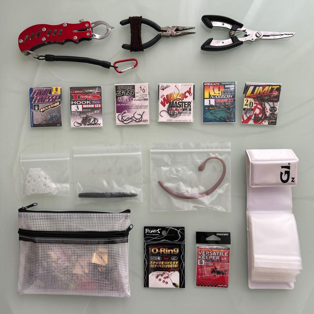 バス釣り引退セット　ワームルアーまとめ売り　スピナーベイト　リール　ヒップバッグ