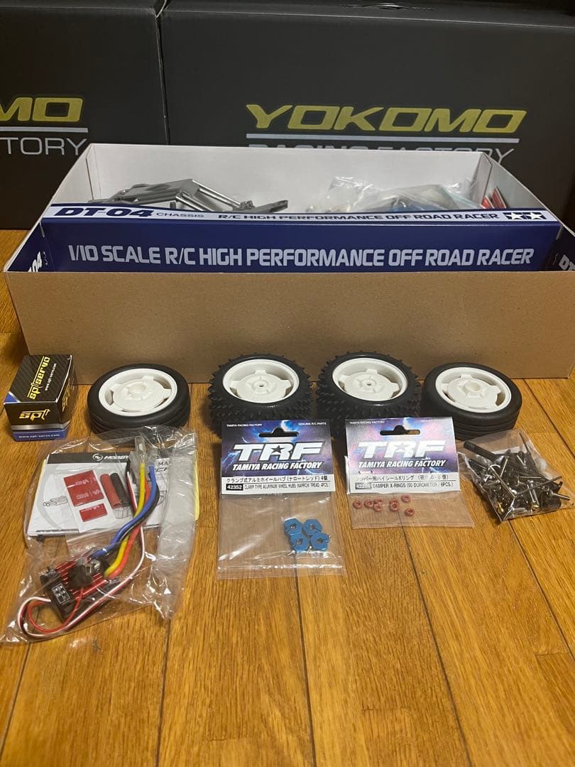 タミヤ　DT04 オプション多数　ボディー付き