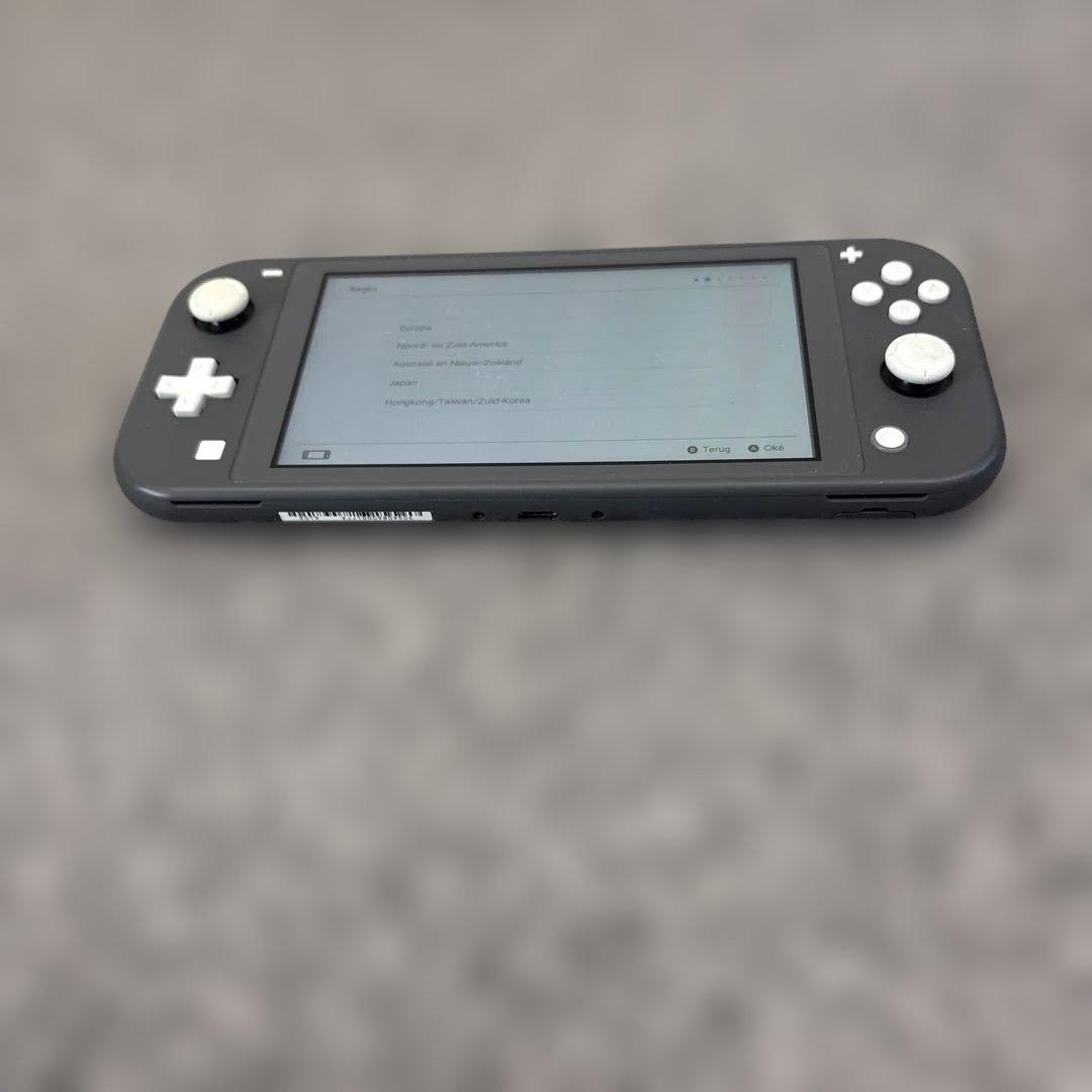 ニンテンドー　スイッチライト本体　▪︎電源はOK ★美品ですがジャンク品