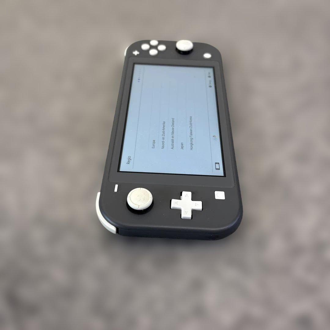 ニンテンドー　スイッチライト本体　▪︎電源はOK ★美品ですがジャンク品