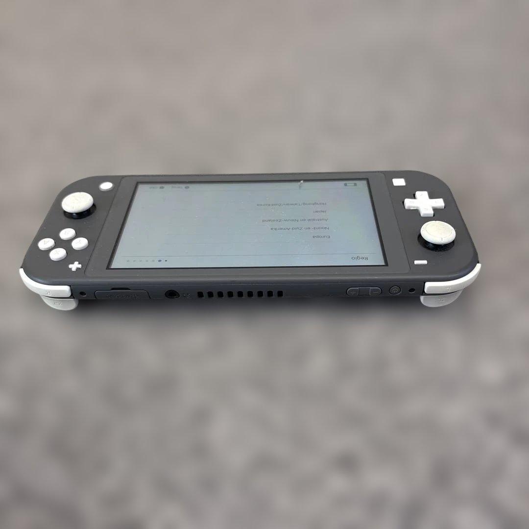 ニンテンドー　スイッチライト本体　▪︎電源はOK ★美品ですがジャンク品