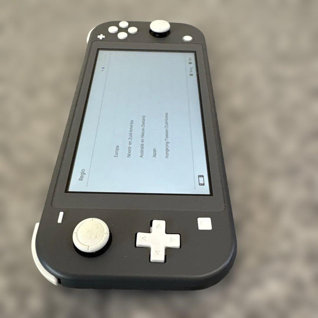 ニンテンドー　スイッチライト本体　▪︎電源はOK ★美品ですがジャンク品