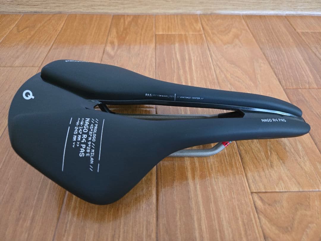 プロロゴ prologo NAGO R4 PAS TiroXレール サドル