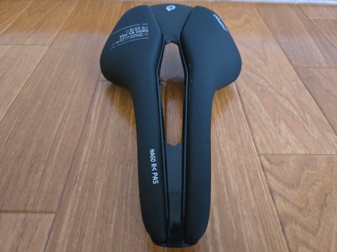 プロロゴ prologo NAGO R4 PAS TiroXレール サドル