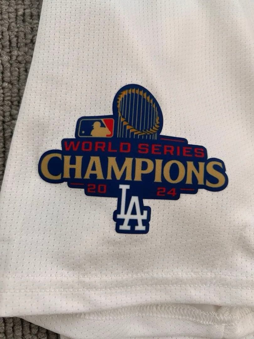 新品 未開封 ドジャース 大谷翔平 17番 ゴールド ユニフォーム メンズ　S