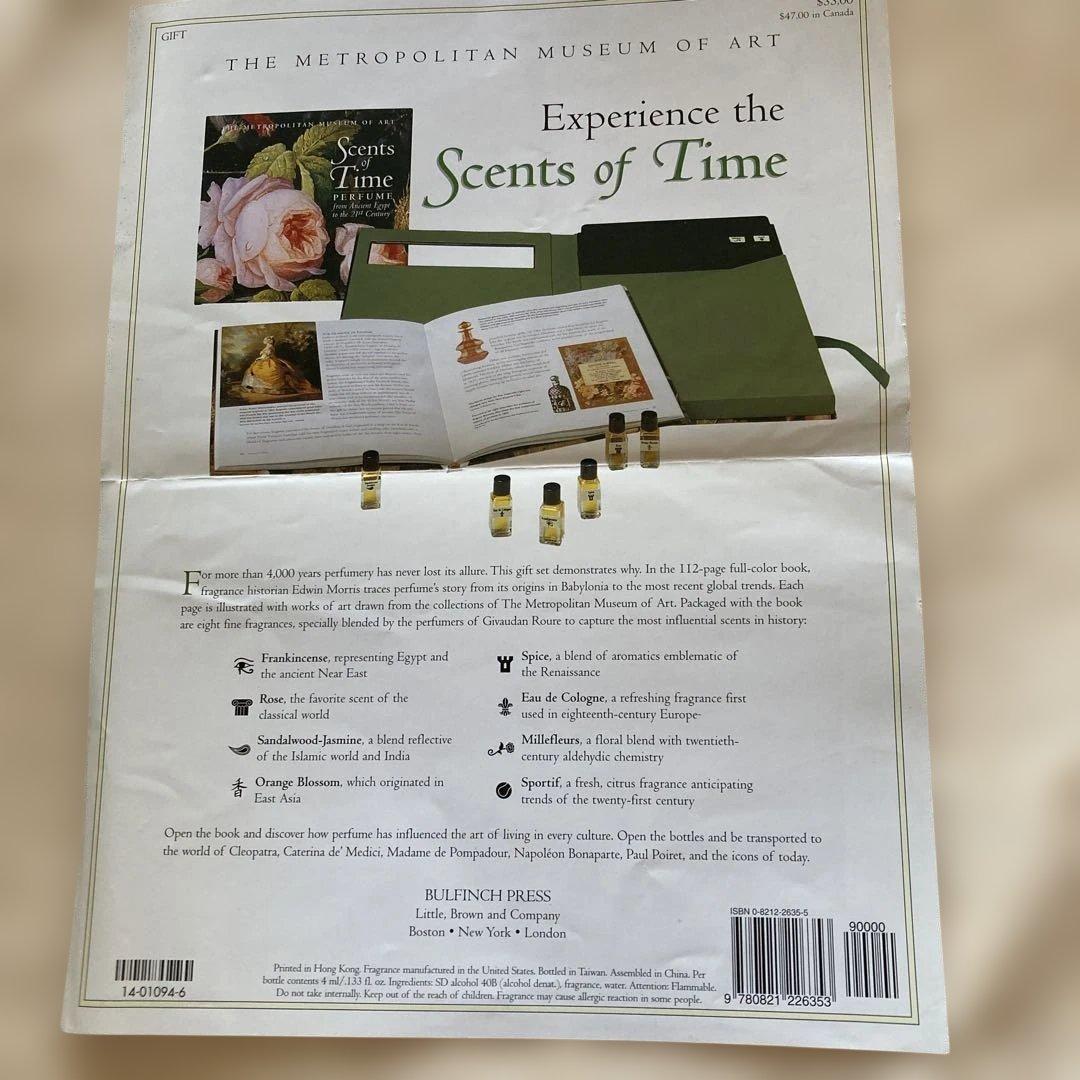 英語が分かる方。香水のサンプルが入った美しい本です。 ご興味のある方へ。
