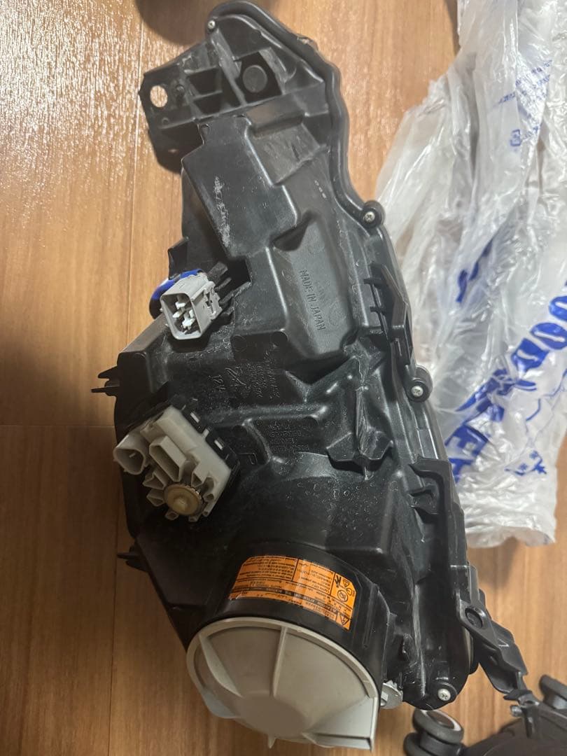 86 ZN6 前期純正ヘッドライト　左右セット