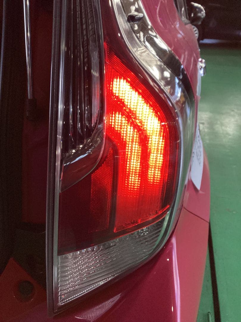 アクア　NHP10 中期テールランプ　左右セット