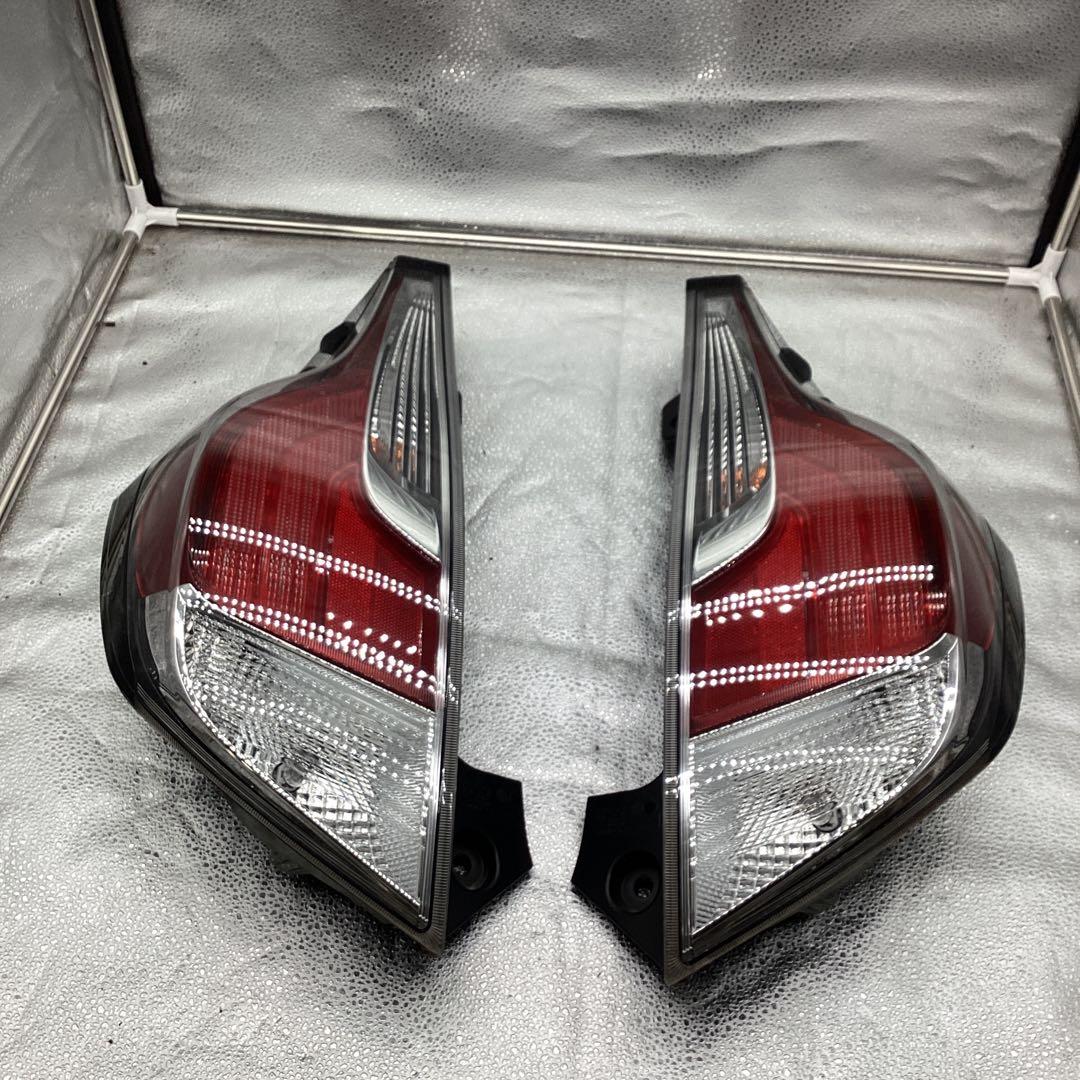 アクア　NHP10 中期テールランプ　左右セット