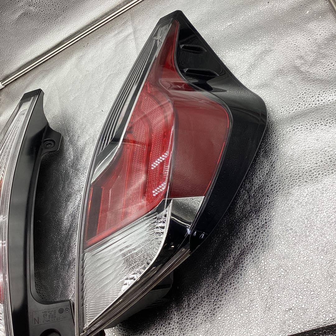 アクア　NHP10 中期テールランプ　左右セット