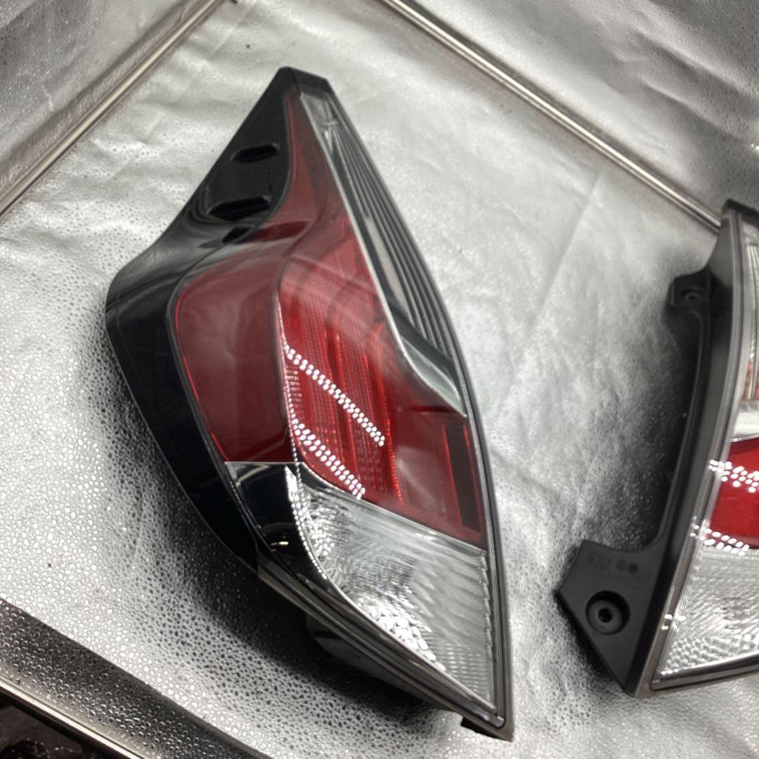 アクア　NHP10 中期テールランプ　左右セット