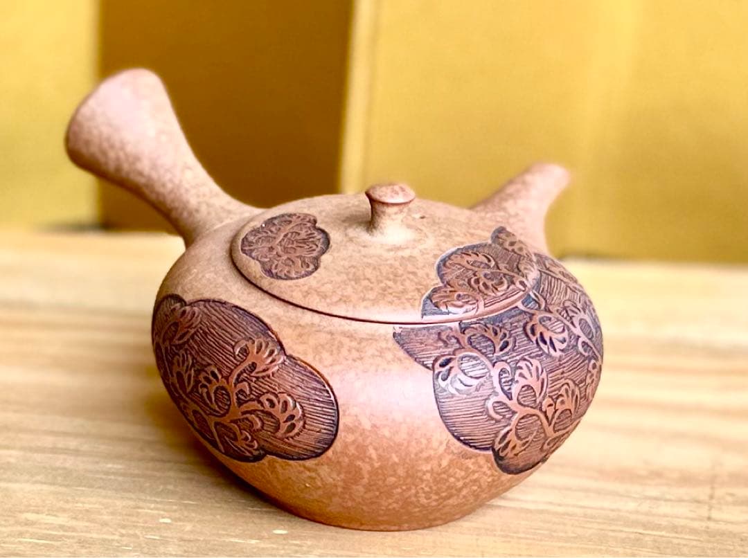 値下げ　常滑焼　間野舜園作　朱泥　色彩鉄鉢唐草雲彫　急須　木箱入