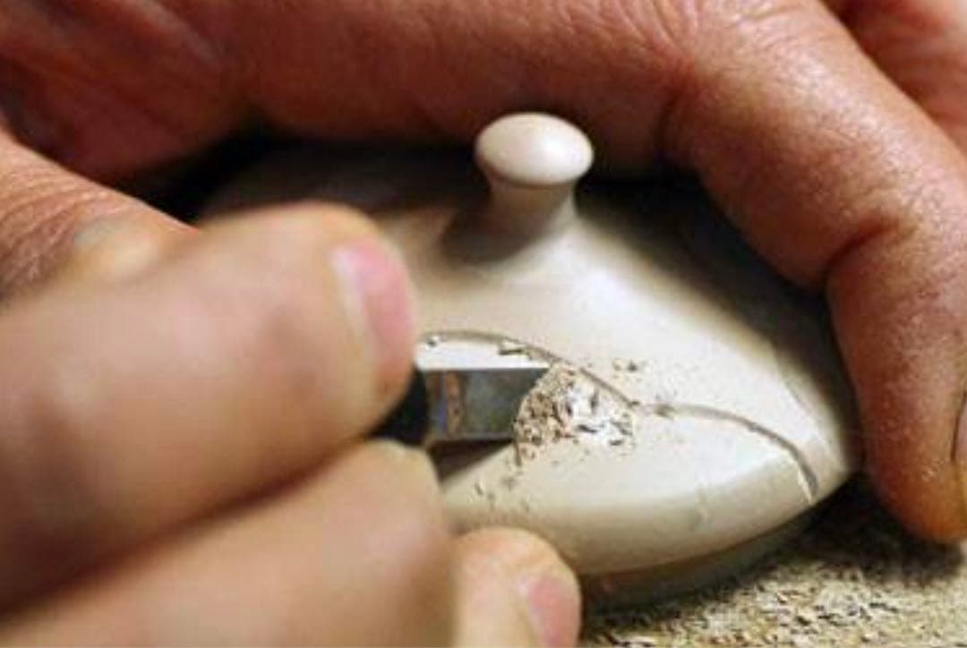 値下げ　常滑焼　間野舜園作　朱泥　色彩鉄鉢唐草雲彫　急須　木箱入